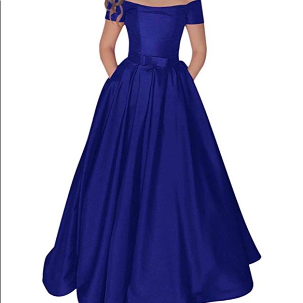 Blue off the shoulder promdress with HUGE POCKETS!